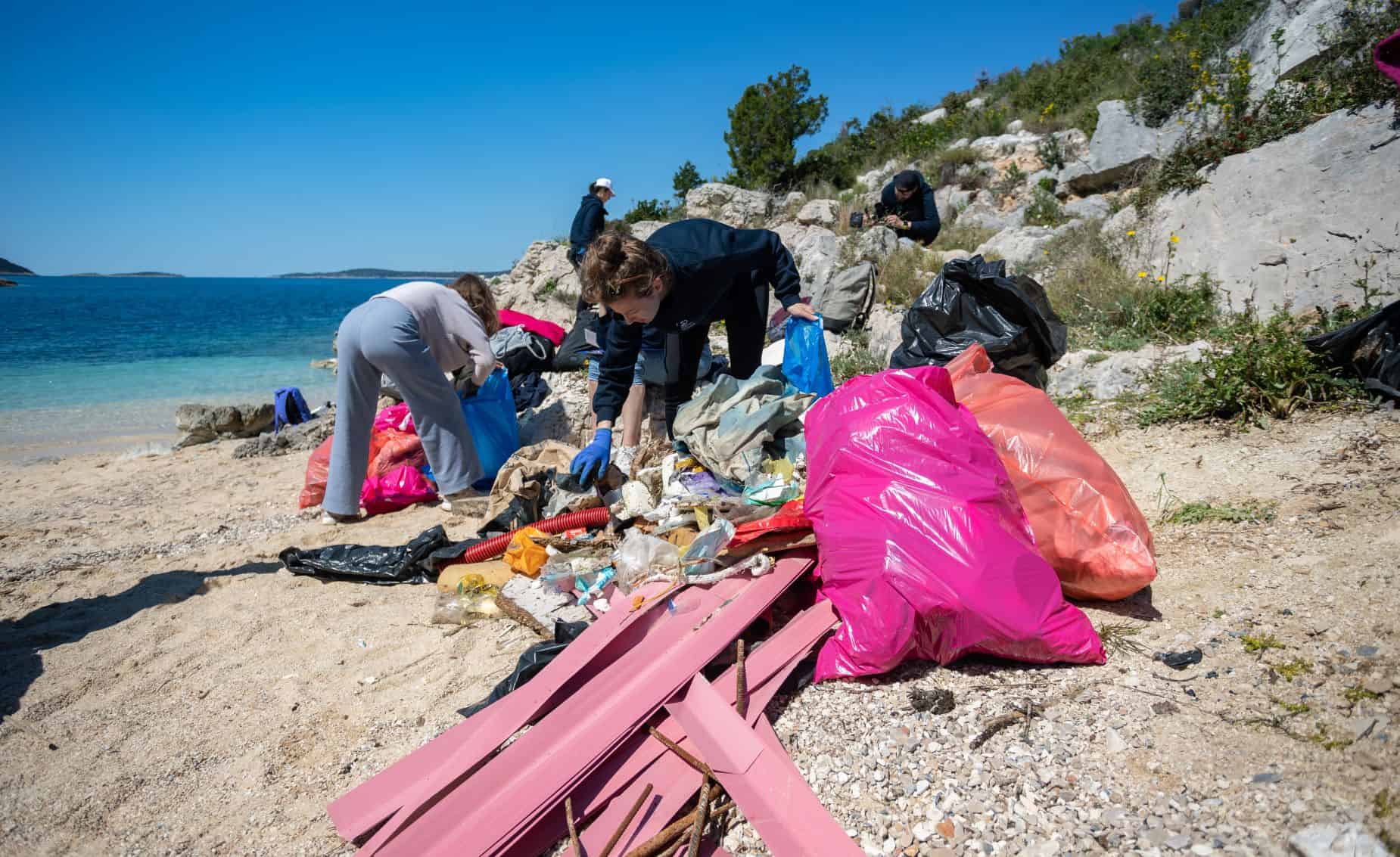 cleaning sailing race
