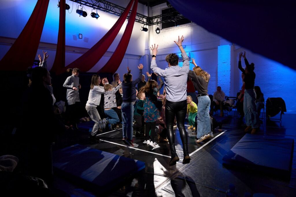 TALA, Kids forma - Tri skockana praščića 